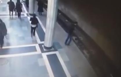 Metroda intihar edən gəncin videosu-18+