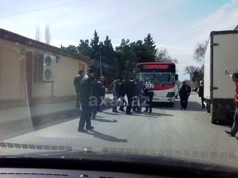 Avtobus piyadanı vurdu: vəziyyəti ağırdır