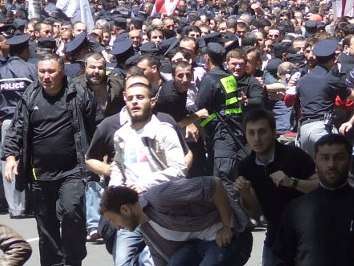 Tiflisdə Saakaşviliyə görə qarşıdurma yaranıb