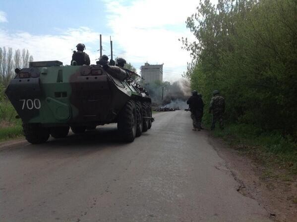 Ukrayna hərbi texnikası Slavyanska daxil olur