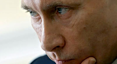 Putin: ”Bəzi telefon danışıqlarına qulaq asırıq”