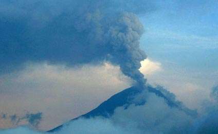 Vulkan 10 kilometr hündürlüyə püskürdü