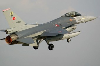 Türkiyə F-16 təyyarələrini Suriya sərhədinə göndərdi