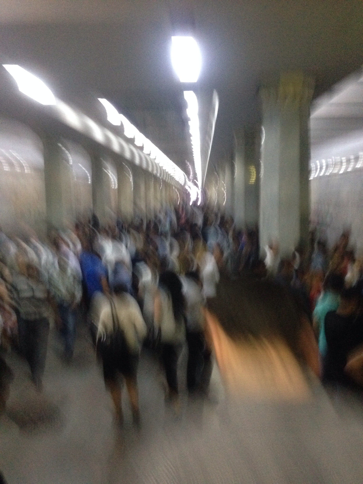 Metroda yenə problem yaşandı – foto