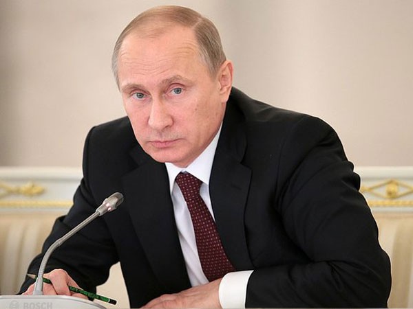 Putin jurnalistləri mükafatlandırdı