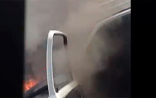 Bakıda avtomobil alışıb yandı-Video
