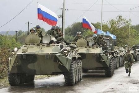 Rus silahlıları Ukrayna sərhədini keçdi – Video