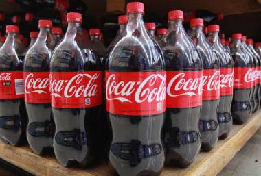 “Coca-Cola” Bakının iri marketlərindən yığışdırıldı