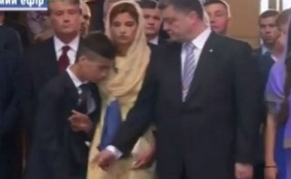 Prezidentin oğlunun kilsədə ürəyi getdi-Video