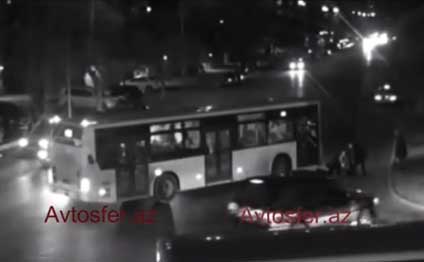Avtobus piyadanı vurdu-Video