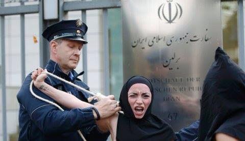 FEMEN İrana qarşı Berlində aksiya keçirdi – +18 Foto