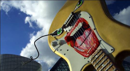 Dünyanın ən böyük gitarası-Video