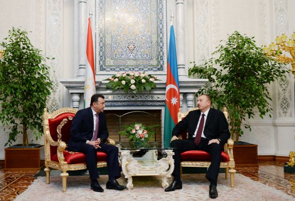 Azərbaycan prezidenti Tacikistanın baş naziri ilə görüşüb