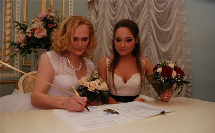 Rusiyada ilk eynicinslilər evləndi