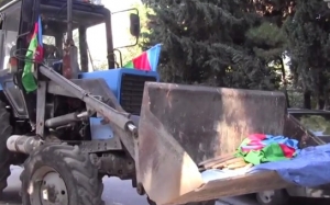 “Traktor zibil üçündür, bayraq üçün deyil”-Video