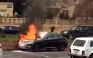 Bakıda “BMW” yandı-Video