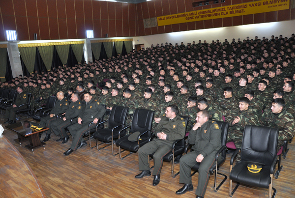 Aktyorlar hərbi liseydə-Fotolar