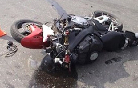 Biləsuvarda motosiklet qəzası: Ölən var