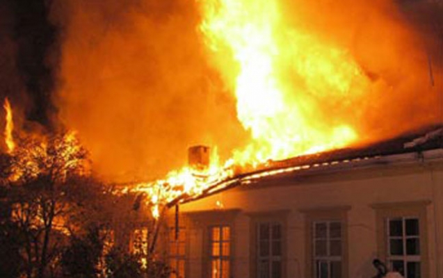Yevlaxda 4 otaqlı ev yandı