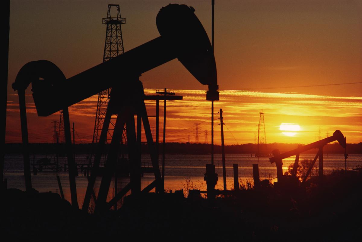 Rusiyanın neft-qaz gəlirləri 42% azalıb