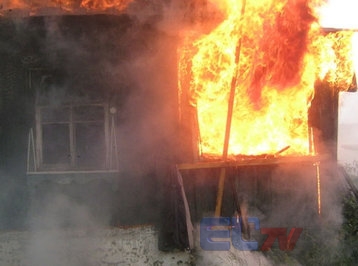 Yevlaxda evlər yandı