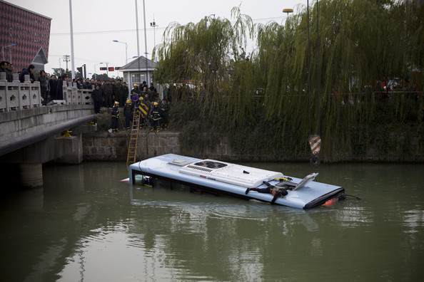 Avtobusun kanala aşması nəticəsində 35 nəfər ölüb