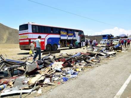 Dəhşətli avtobus qəzası, 19 nəfər öldü