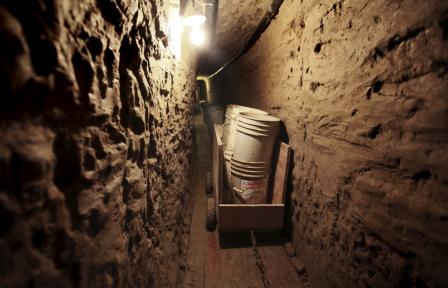 İki ölkə sərhədində yeraltı tunel aşkar edildi-Foto