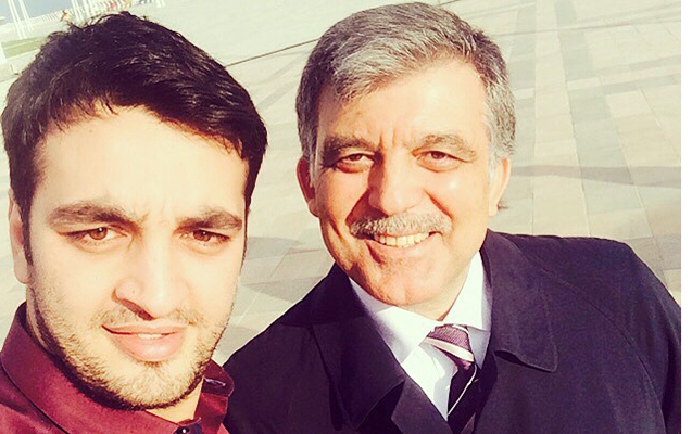Azərbaycanlı aparıcı Abdulla Gül ilə selfi çəkdirdi-Foto