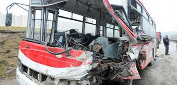Avtobus yük maşını ilə toqquşdu: 3 ölü