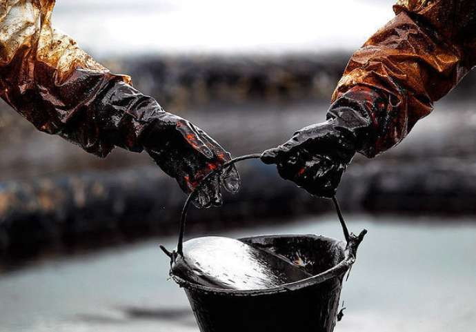 “AzəriLayt” markalı neft 2 dollara yaxın bahalaşıb
