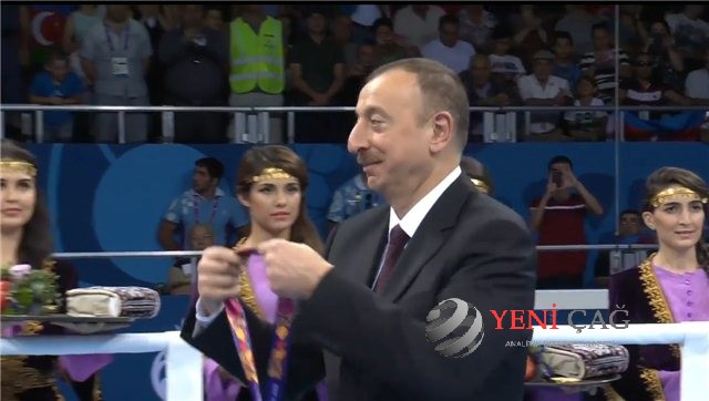 Qalib gələn boksçulara qızıl medalı İlham Əliyev təqdim etdi