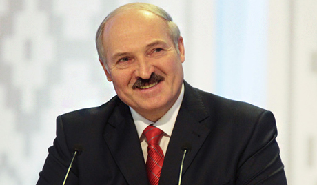 Prezidentin qeyri-adi POQONU: Lukaşenko Müdafiə Nazirliyinə belə gəldi – FOTO 