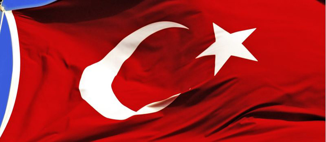 Türkiyə bayrağını endirib, PKK simvolunu asdılar