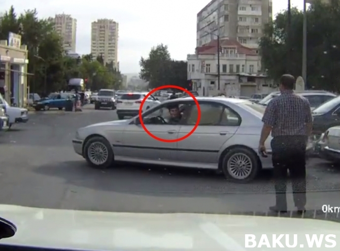 Bakıda sürücü bir-neçə saniyədə iki maşını əzdi – Video
