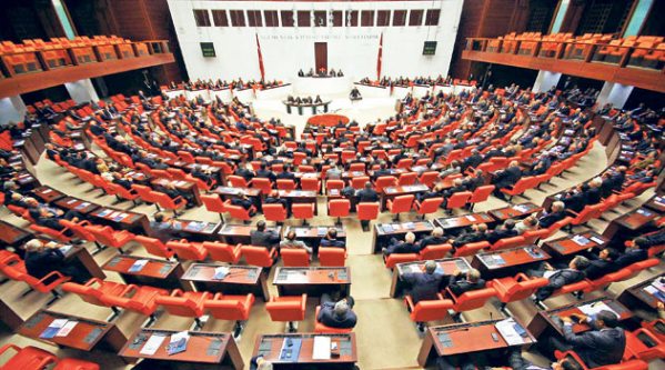 Türk deputatlar Azərbaycanın Türkiyəyə verdiyi dəstəkdən danışdı