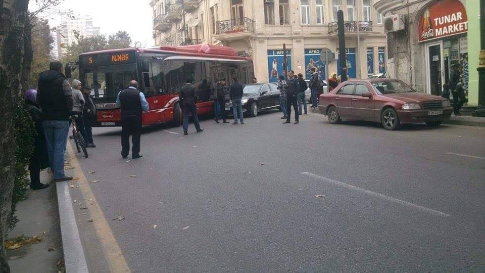 “Baku Bus”ın avtobusu qəzaya düşdü