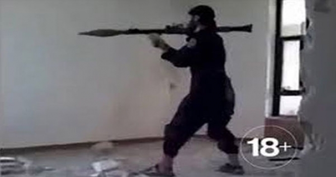 İŞİD yaraqlısı özünü partlatdı – VİDEO 18+