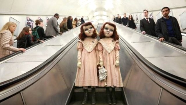 “Oyuncaq körpələr” metroda insanları dəhşətə gətirdi-Fotolar