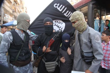 DƏHŞƏT: İŞİD üzvü doğma anasının başını kəsdi