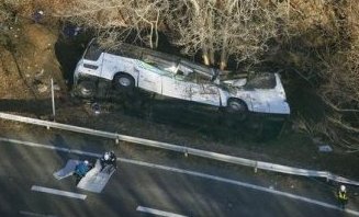 Turist daşıyan avtobus qəzaya düşdü: 14 nəfər öldü
