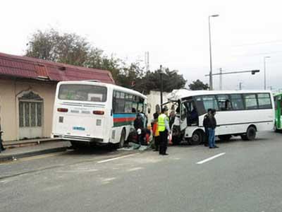 İki mikroavtobus toqquşdu: 5 ölü