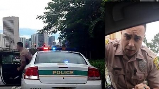 Bu dəfə sürücü sürəti aşan polisi saxlayıb danladı – VİDEO
