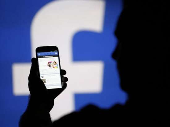 “Facebook”a saxta profilləri bloklamaq icazəsi verildi
