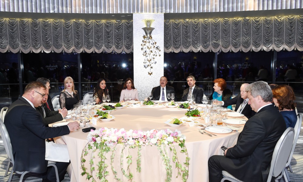 Prezident Qlobal Bakı Forumu iştirakçılarının şərəfinə ziyafət verdi – Foto