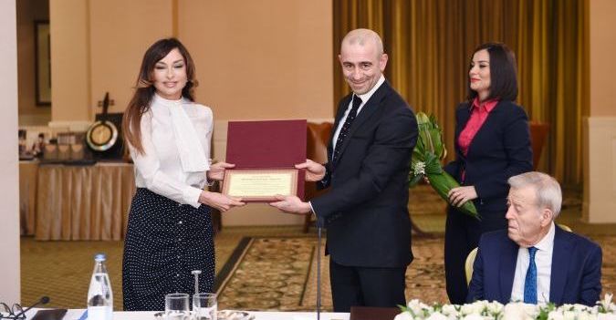 Mehriban Əliyevaya “2015-ilin adamı” mükafatı təqdim edildi