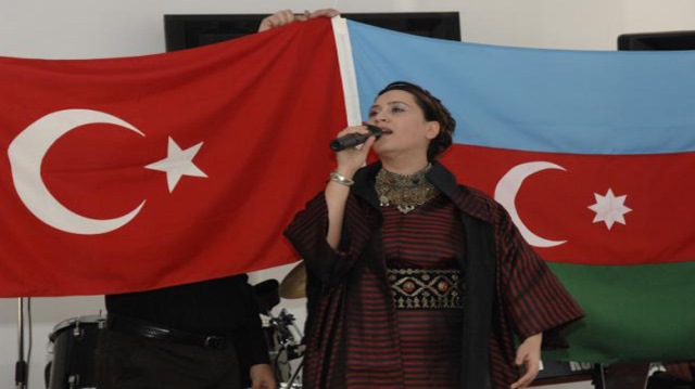 Azərbaycanlı müğənni PKK-nın cavabını verdi
