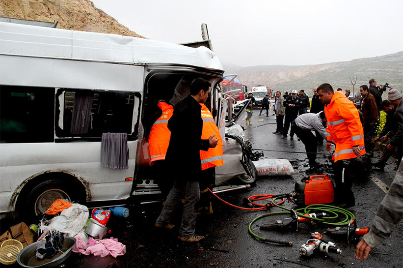 Xızıda müəllimlərin olduğu avtobus qəzaya düşdü – 3 ölü, 21 yaralı (Yenilənib 2)