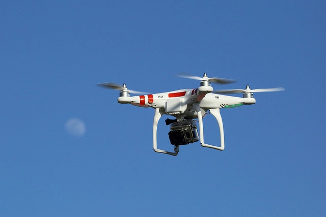İlk dəfə dron vasitəsilə dərmanlar müştəriyə çatdırıldı