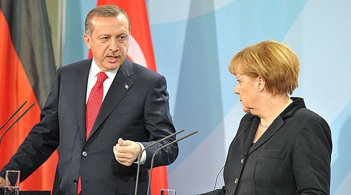 Ərdoğan və Merkel telefonla danışıblar